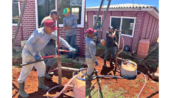 Foto - Assessoria Campo Bonito – Empresa realiza sondagem da água nas casas que serão entregues